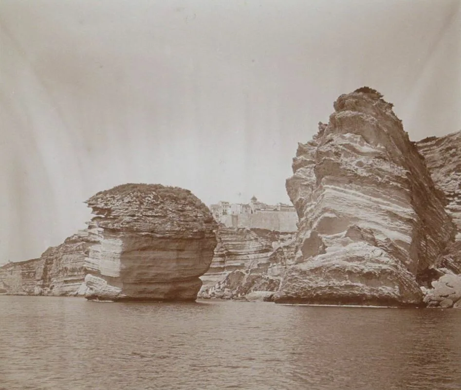 博尼法喬（Bonifacio）斷崖，科西嘉南端。CC0 Wikimedia Commons